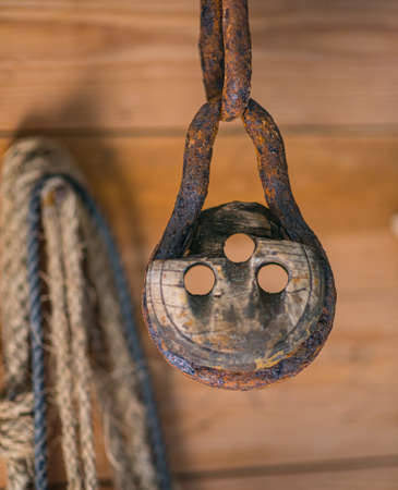 Old and worn rope blockの写真素材