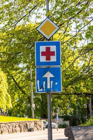 Traffic sign showing the way to a hospital.の写真素材