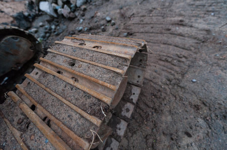 Metal belt of an excavator