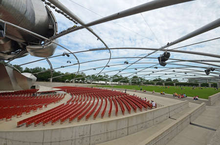 Chicago - August 13: The Jay Pritzker Pavilion and Great Lawn in Chicago, USA, on August 13, 2015. The Pavilion, designed by Frank Gehry, is an outdoor performing arts venue.のeditorial素材