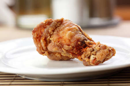 Hot roasted chicken leg in white dishの写真素材