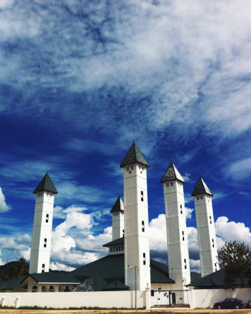 mosque with blue skyの素材
