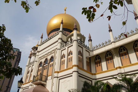 Sultan Mosque: A historic and iconic mosque in Singaporeâs Kampong Glam, known for its majestic golden dome, intricate architecture, and rich cultural heritage.の写真素材