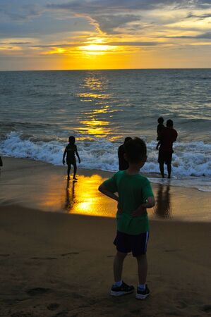 kids and sunsetのeditorial素材