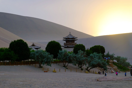 Mingsha Mountain and Crescent Moon Springの写真素材