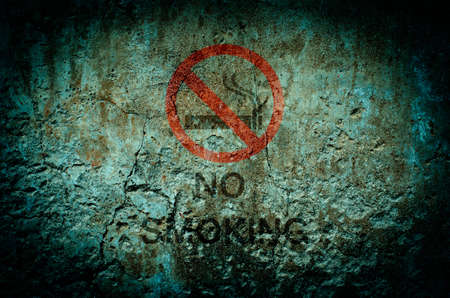 No smoking warning sign on dirty wall background with grunge and vignette toneの写真素材