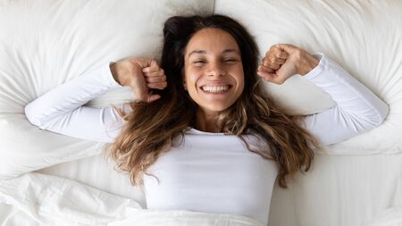 腕枕 の写真素材 イメージマート