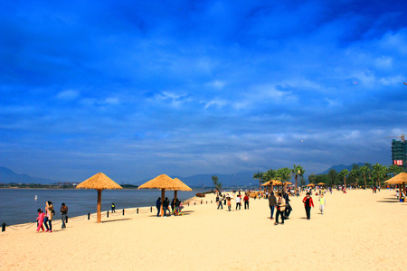 Beach park, green pool, personality of the pavilion, green coconut trees, there is quite a tropical resort, visitors like tide.のeditorial素材
