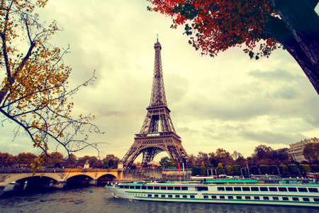The eiffel tower in paris, while a boat cruise along the Seineのeditorial素材