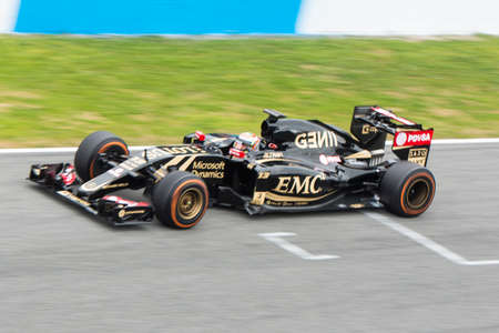 JEREZ DE LA FRONTERA, SPAIN - FEBRUARY 02: Romain Grosjean, pilot of the team Lotus in test Formula 1 in Circuito de Jerez on feb 02, 2015 in Jerez de la frontera.のeditorial素材