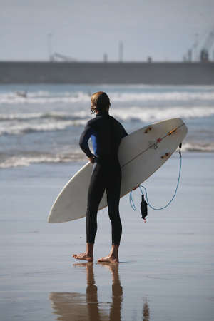surfer looking the seaの写真素材