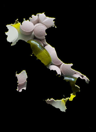 map of Italy with medicine pills and black backgroundの写真素材