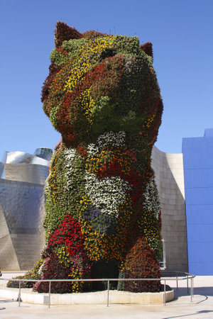 Puppy sculpture by Jeff Koons. This is a giant dog made of flowers. The Guggenheim Museum, designed by Canadian architect Frank O. Gehry, Bilbao, Euskadi, Spain. Photo taken on: May 22nd, 2010のeditorial素材