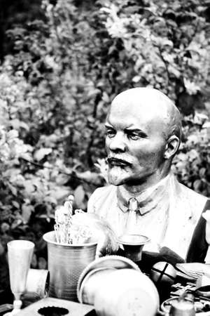 Bust of Lenin in a market of second-hand objects  Monochrome photo の写真素材