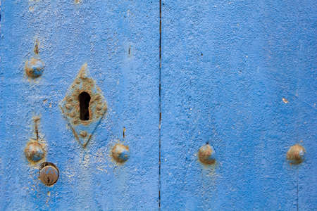 The passage of time  Old door with rusty latch  Photo background  Copy Space の写真素材