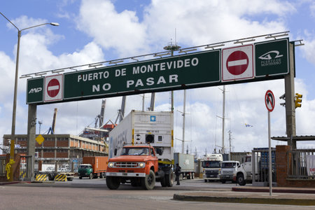 URUGUAY - SEPTEMBER 25: A loaded truck leaves Port on September 25, 2012 in Montevideo, Uruguay. It is one of the largest ports of South America and an important transit area for loads of Mercosurのeditorial素材