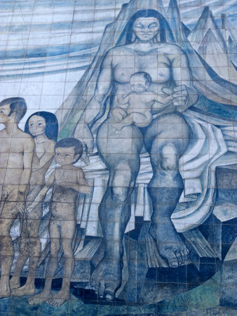 SANTIAGO DE CHILE, CHILE - JAN 14: Mural tribute to Gabriela Mistral on January 14, 2014 in Santiago, Chile. Work of painter Fernando Daza, the poet Gabriela Mistral won the Nobel Prize for Literature in 1945.のeditorial素材