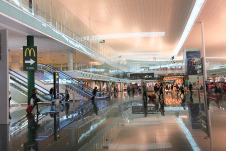 BARCELONA - MAY 5: Interior of Prat Airport on May 5, 2015 in Barcelona, Spain. Since 2013, El Prat-Barcelona is the busiest airport in Spainのeditorial素材