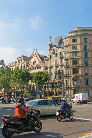 BARCELONA, SPAIN - MAY 27, 2017: The Casa Batllo, by Gaudi, and Casa Ametller by Puig i Cadafalch, examples of Catalan modernist architecture. Barcelona, Spainのeditorial素材
