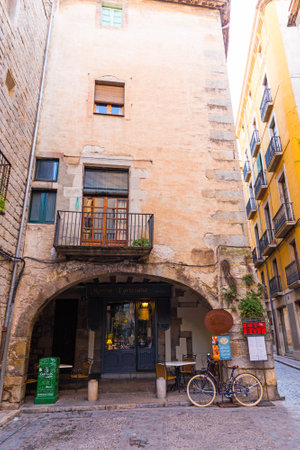 GIRONA, SPAIN - OCTOBER 23, 2016: Ancient street in Girona city, Catalonia, Spainのeditorial素材