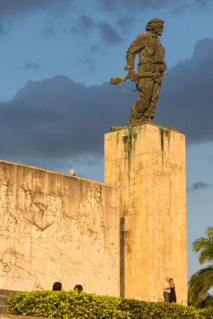 SANTA CLARA,CUBA-JANUARY 6, 2017: Statue of Che Guevara in the Memorial and Museum in Santa clara. Che Guevara was a commander in the Rebel Army who overthrew Batista from government in 1959.のeditorial素材