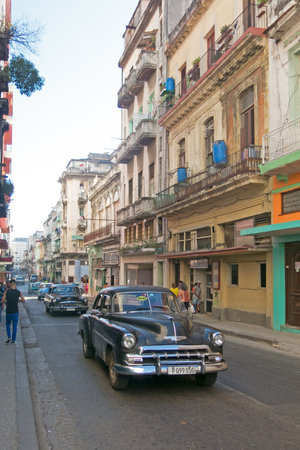 HAVANA, CUBA - JANUARY 16, 2017: Street scene with old american car in downtown Havana, Cubaのeditorial素材