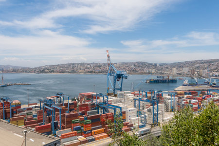 VALPARAISO, CHILE- JANUARY 2, 2018: The busy cargo seaport in South America in Valparaiso, Chile. It is the most important seaport in Chile.のeditorial素材