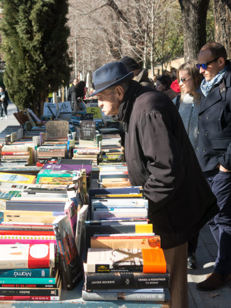 Madrid, Spain - January 27, 2018: Old men flipping through books Antique Book Store in Moyano's slope near the Buen Retiro Park, Madrid, Spainのeditorial素材