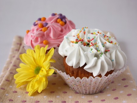Cupcakes and flowerの写真素材