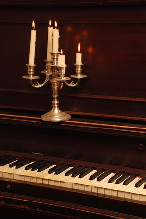  Retro Wood Piano In The Candle Lightingの写真素材