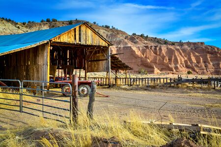Abandoned farm animal barn in the arid desert of Arizona USAの写真素材