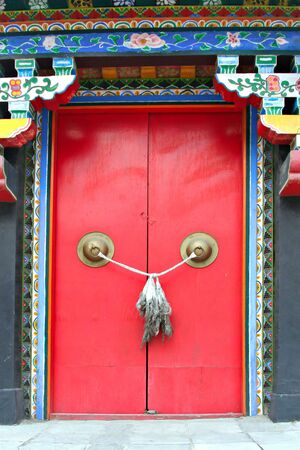 Knot on red door to Chinese old templeの写真素材