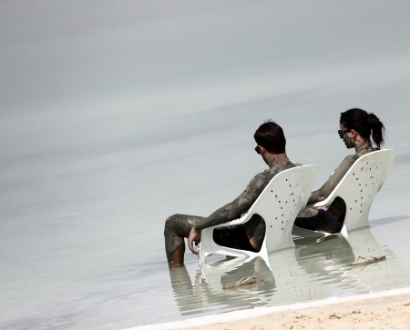 NEVE ZOAR, ISRAEL  MAY 24: Young caucasian  couple taking mud treatment outdoor on summer day on May 24, 2013 in Neve Zoar, Israel.のeditorial素材