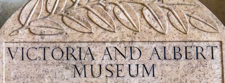 Victoria and Albert Museum stone sign in the lobby. Londonのeditorial素材