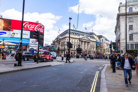 People and traffic in Picadilly Circus. London. A famous public space in London's West Endのeditorial素材