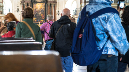 Salzburg, Austria- July 15, 2017: A group of tourists in Baroque cathedral of the Roman Catholic Archdioceseのeditorial素材