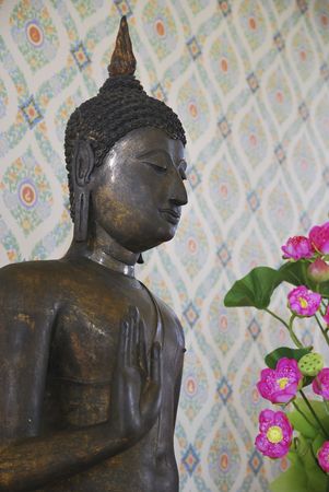 Buddha in Trimitr Temple in Thailandの写真素材