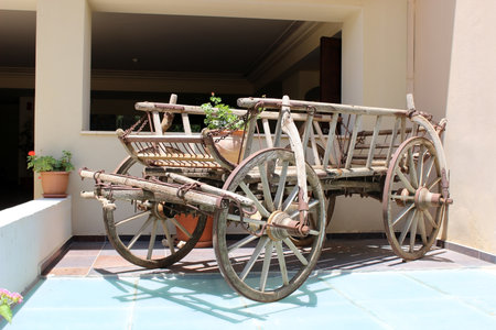 Old rural cart with big wheels.のeditorial素材