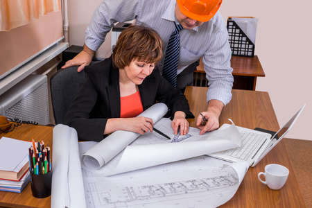 Project Manager instructs the engineer. Adjustment of the project. Meeting and the search for solutions.の写真素材
