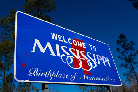 Welcome to Mississippi road sign with a blue sky backgroundの写真素材