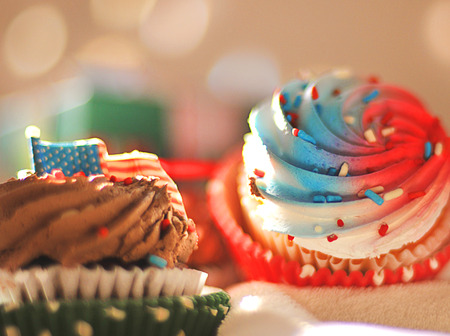 Red, White and Blue American holiday celebration cupcakes.の写真素材