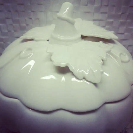 White Ceramic Pumpkinの素材