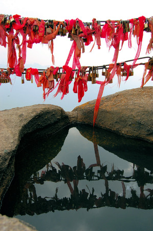 Placing golden locks at holy Mount Hua Shan is a ritual for good luck near Xian, Chinaの素材 [FY31037323793]