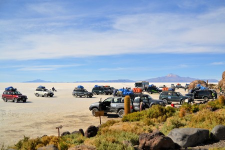Salar Uyuni, Bolivia - 26 November 2012: Tourist Jeeps are stopping at Isla de Pescados in Salar Uyuni. A Jeep Tour through the Bolivian Salt Desert Uyuni is a popular touristic activity on the Altiplano in Boliviaのeditorial素材