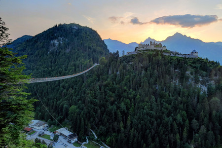 Highline 179 uniting fortifications of the castle and fortress ensemble Ehrenberg are east of Reutte, comprised of four different fortified areas: Klause, Ehrenberg Castle, Schlosskopf Fortress and Fort Claudia.のeditorial素材