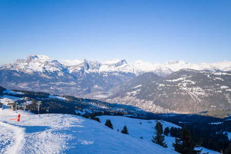 Les Alpes au dessus de Passy Chamonix, France - February 1, 2023: Snow-covered slopes with ski lift infrastructure and panoramic views of the surrounding alpine mountains are visible under a clear blue sky.のeditorial素材