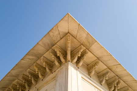 Agra, India - March 11, 2024: The image shows a close-up of the corner cornice of a white marble pavilion at Agra Fort, featuring ornate carved brackets under a clear blue sky.のeditorial素材