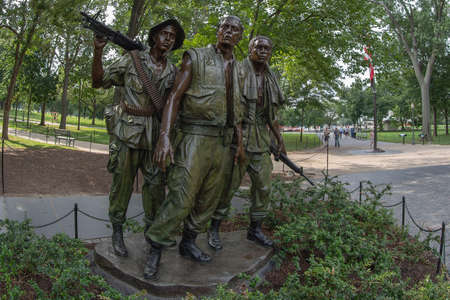 WASHINGTON DC, USA - AUGUST 31, 2018: Statue of the three soldiers at the Vietnam Veterans Memorial in Washington D.C. that are looking on the roll of honour.のeditorial素材