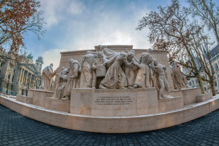 BUDAPEST, HUNGARY - DECEMBER 19, 2018: Kossuth Memorial, monument dedicated to former Hungarian Regent-President Lajos Kossuth in front of the Hungarian Parliament Building on Lajos Kossuth Squareのeditorial素材