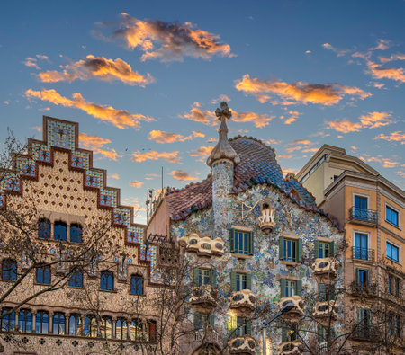 BARCELONA, SPAIN - FEB. 27, 2022: Illa de la DiscÃ²rdia, built 1877- 1915, known as Mansana de la DiscÃ²rdia, home to 3 of Barcelonaâs celebrated buildings: Casa LleÃ³ Morera, Casa Amatller, Casa BatllÃ³.のeditorial素材